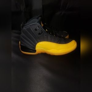 Jordan 12 Retro University Gold 2020 Size 7Y